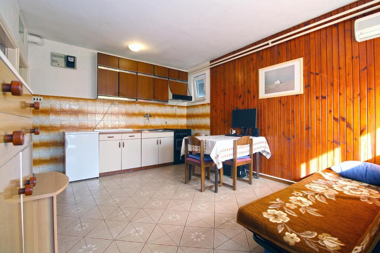 Apartments Valerija 847 Pula Exterior photo