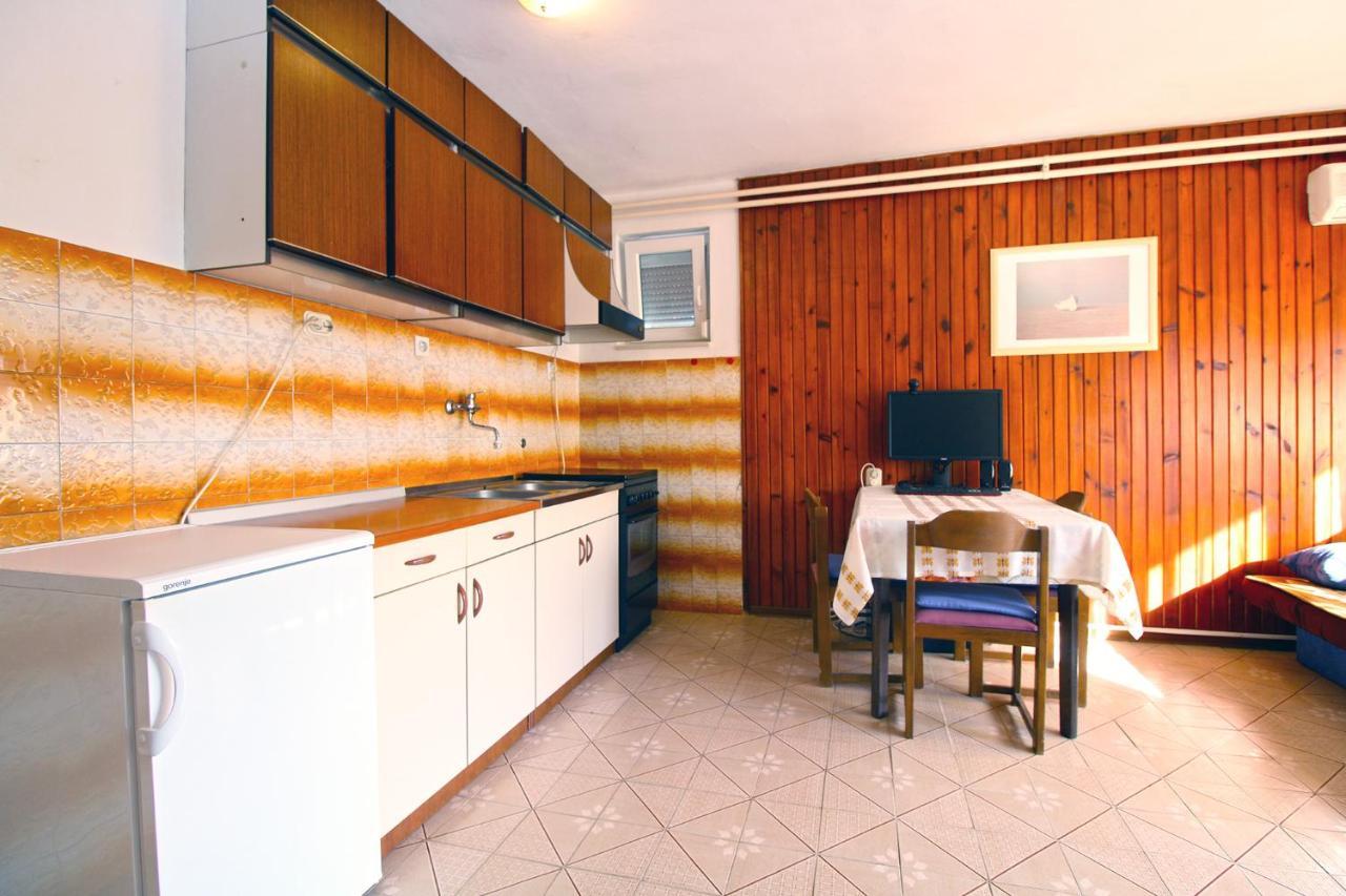 Apartments Valerija 847 Pula Exterior photo