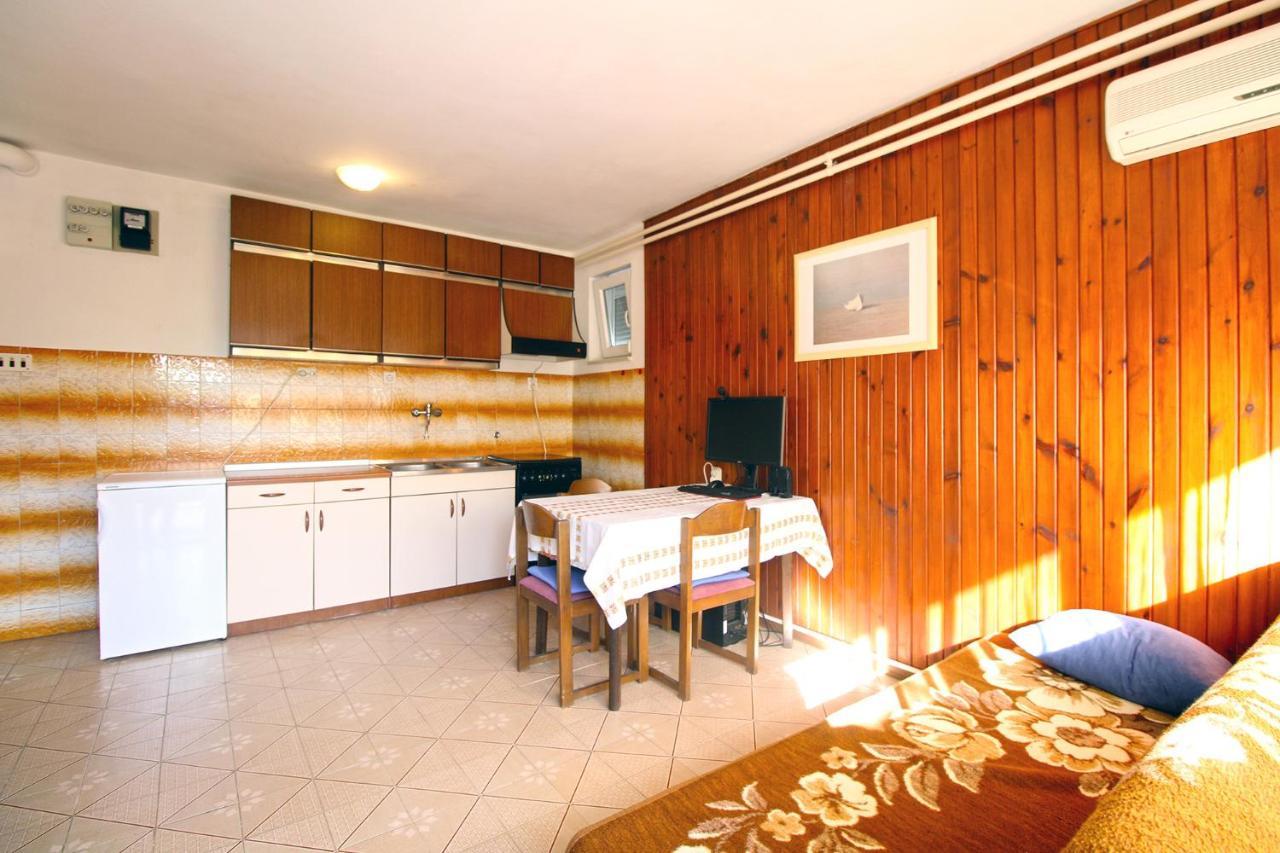 Apartments Valerija 847 Pula Exterior photo